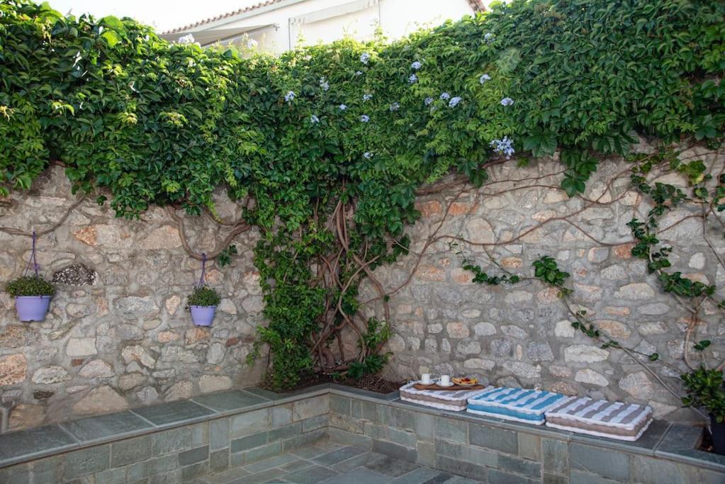 Mansion Eugenie Villa Hydra  Exteriör bild